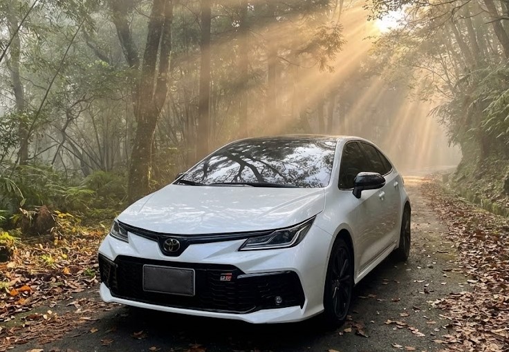 台中租車 Toyota Altis GR Sport 白色 國產車出租 - 強運租車