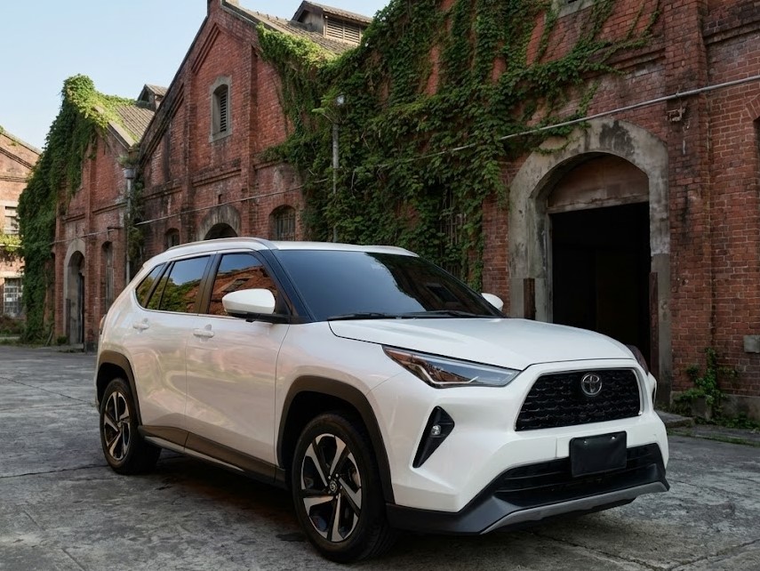 台中租車 Toyota Yaris Cross 白色 休旅車出租 - 強運租車